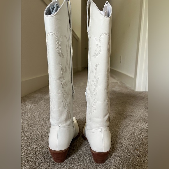 Women’s white cowboy boots - Picture 5 of 9